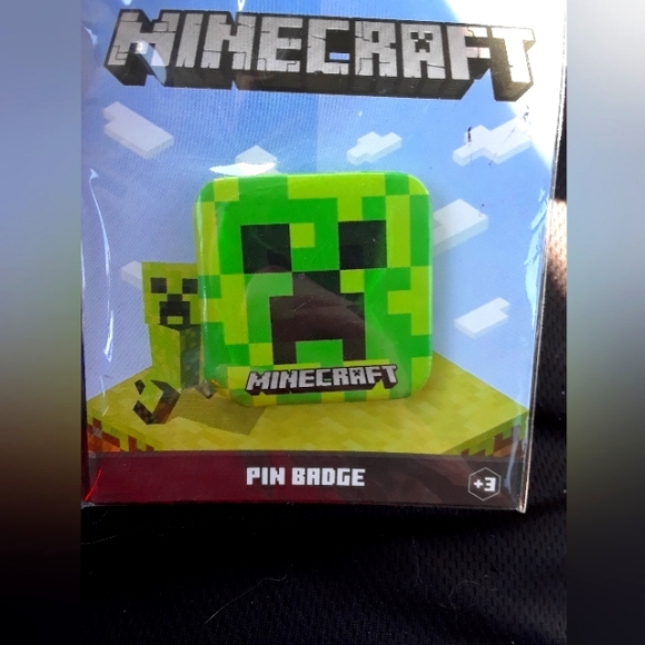 Minecraft Alex 4 " Clear Square Keychain +Creeper Metal Pin Badge New - Picture 9 of 9